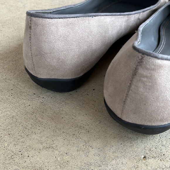 4/$20 Marc Fisher flats size 9 - Picture 3 of 6